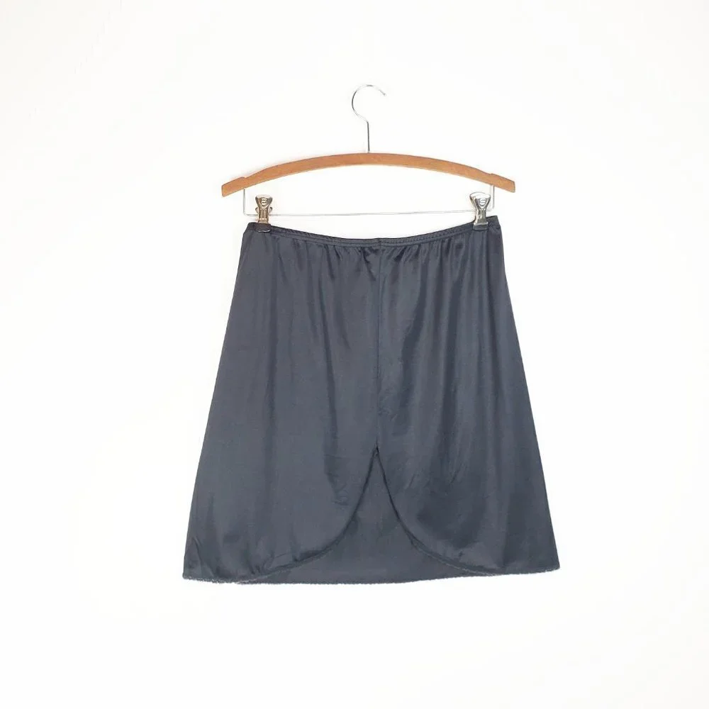 Vintage Vanity Fair Antron III Nylon Half Slip Black Back Slit Size Medium